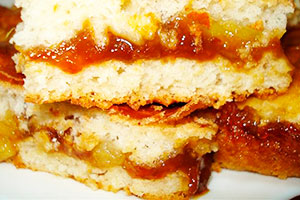 Шарлотка з варенням: рецепти з яблуками і повидлом