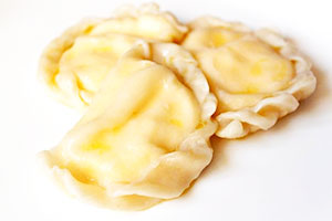 Як зробити просте тісто на вареники: 5 рецептів