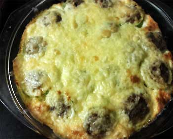 Що приготувати на вечерю, швидко, просто і недорого. Кабачки, запечені з м’ясом в духовці