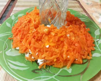 Салат “Гранатовий браслет” з куркою і волоським горіхом. Покроковий рецепт з фото