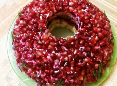 Салат “Гранатовий браслет” з куркою і волоським горіхом. Покроковий рецепт з фото