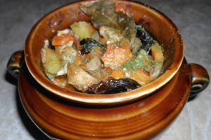 Курка в горщику в духовці: поради та смачні рецепти