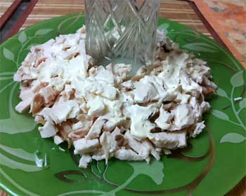 Салат “Гранатовий браслет” з куркою і волоським горіхом. Покроковий рецепт з фото