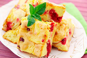 Шарлотка з вишнею – смачні рецепти