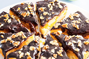 Шарлотка з персиками: смачні рецепти