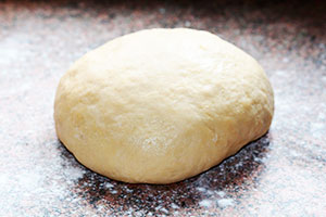 Як зробити просте тісто на вареники: 5 рецептів