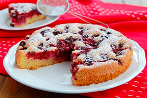 Шарлотка з вишнею – смачні рецепти