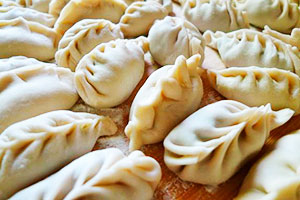 Як зробити просте тісто на вареники: 5 рецептів