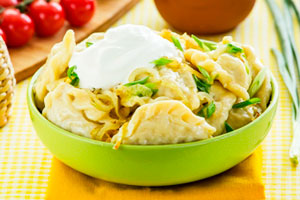 Як приготувати вареники з капустою: квашеною і свіжою