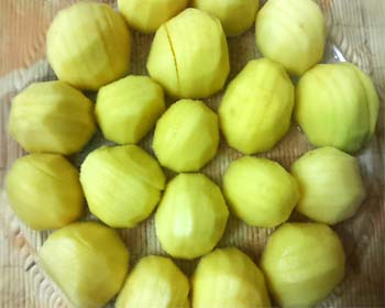 Курка з картоплею в духовці. Покроковий рецепт картоплі з куркою у вершковому грибному соусі.