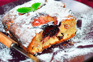 Шарлотка з варенням: рецепти з яблуками і повидлом