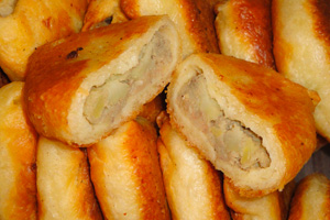 Пиріжки з печінкою і рисом, яйцем, картоплею