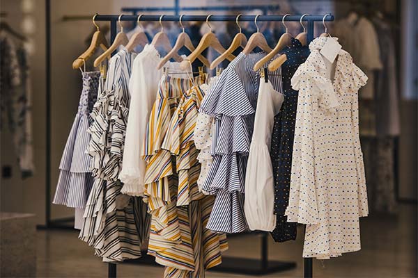 До чого сниться купувати одяг — 88 тлумачень із різних сонників