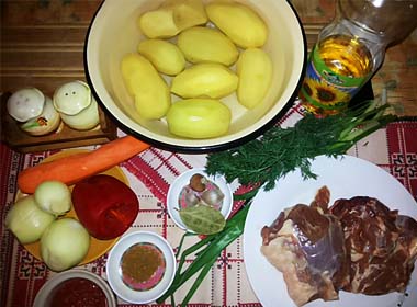 Картопля, тушкована з м’ясом. Покроковий класичний рецепт з фото