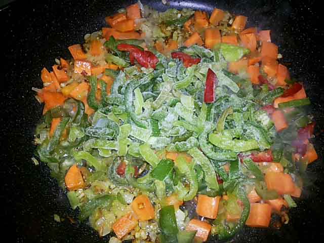 Печеня з м’ясом і картоплею в духовці рецепт з фото