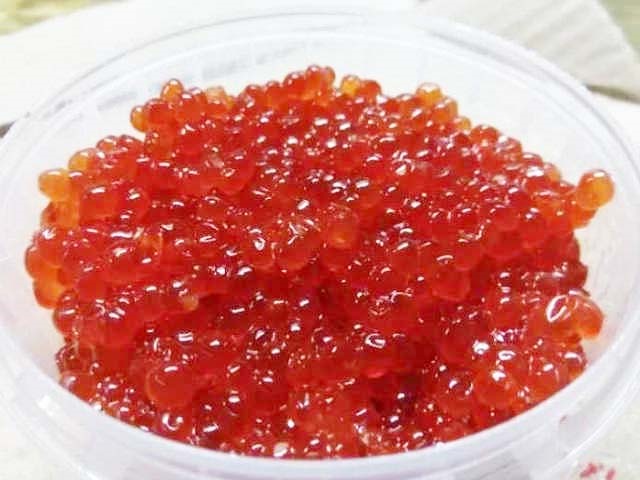 Як смачно посолити ікру горбуші в домашніх умовах — 6 швидких рецептів