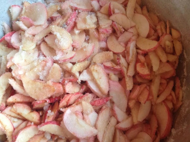 Прозоре варення з яблук часточками — 8 швидких рецептів на зиму