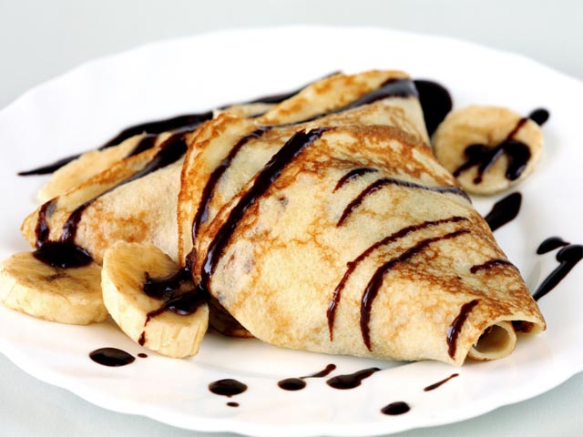 Млинці на молоці – 20 найсмачніших покрокових рецептів з фото і відео