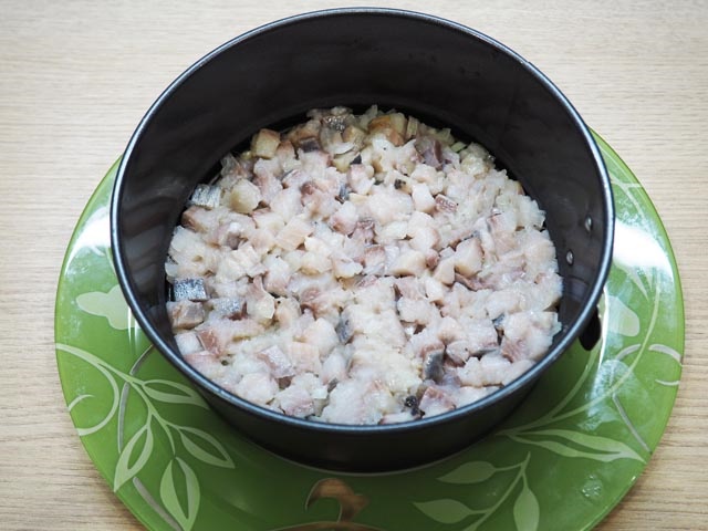 Салат Оселедець під шубою — 11 класичних рецептів з описом послідовності шарів