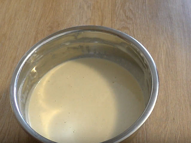 Дріжджові млинці на молоці — 8 покрокових рецептів