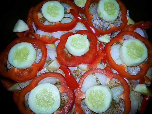 Курка тушкована з овочами – смачний рецепт