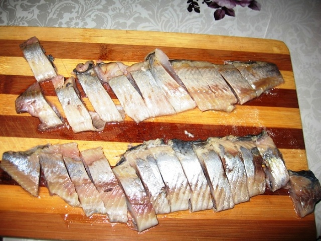 Бутерброди з оселедцем — прості і смачні рецепти для святкового столу