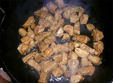 Гуляш з яловичини з підливою рецепт з фото