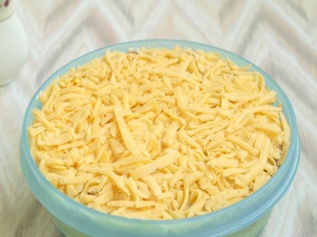 Салати з консервованих печериць: смачні рецепти, прості в приготуванні