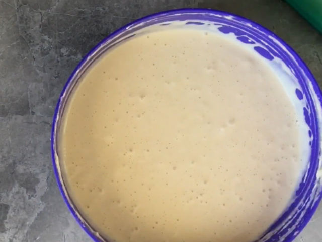 Дріжджові млинці на молоці — 8 покрокових рецептів