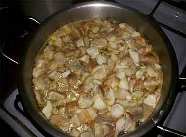 Рецепт сирного супу з куркою і грибами