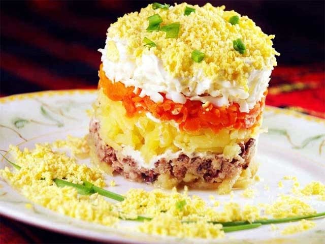 Салат Мімоза з рибними консервами — класичні покрокові рецепти