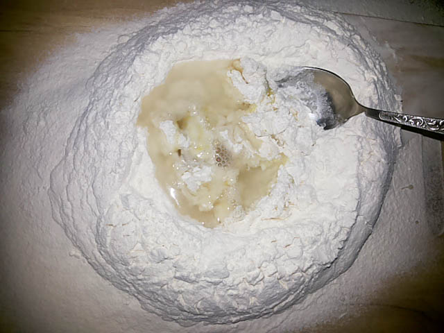 Тісто для домашніх пельменів – 10 кращих рецептів з фото і відео