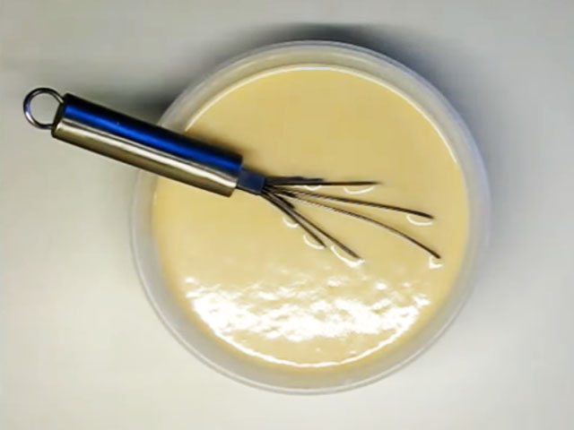 Млинці на молоці з дірочками тонкі і дуже смачні – 10 простих рецептів