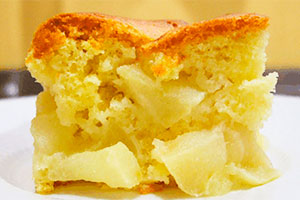 Шарлотка на кефірі з яблуками: класичний рецепт і його варіації