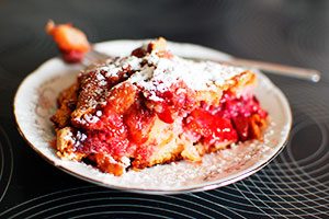 Шарлотка зі сливами: смачні рецепти