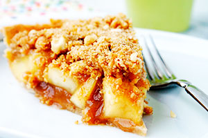 Тісто для шарлотки з яблуками: рідке, пісочне, листкове дріжджове