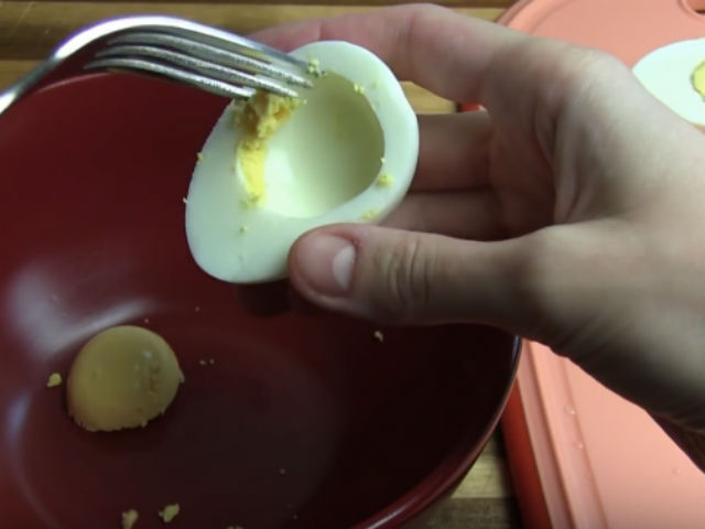 Яйця, фаршировані різними начинками. 12 простих і дуже смачних рецептів