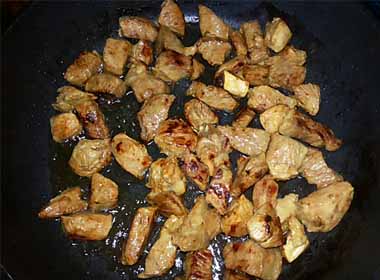 Гуляш з яловичини з підливою рецепт з фото