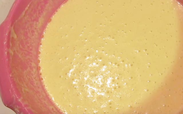 Млинці на сироватці — 8 рецептів дуже смачних млинців з дірочками