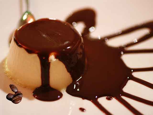 Ванільна панна котта – класичний рецепт з малиновим соусом