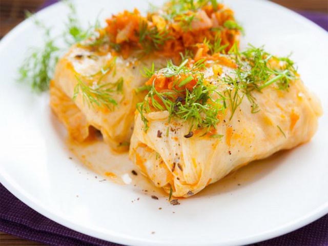 Голубці з м’ясом та рисом – простий і смачний покроковий рецепт