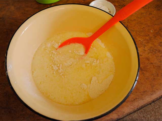 Пишні оладки на кефірі – 10 кращих і перевірених рецептів з фото і відео