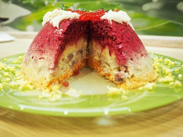 Салат Оселедець під шубою — 11 класичних рецептів з описом послідовності шарів