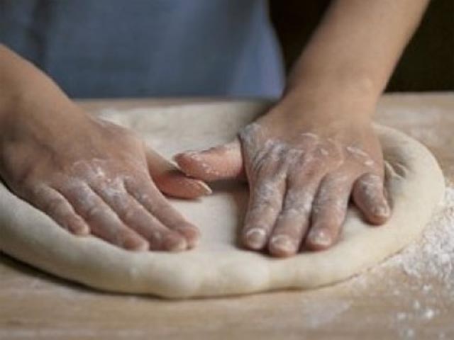 Тісто для піци – 10 простих і смачних рецептів в домашніх умовах