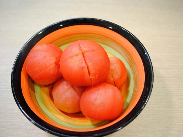 Курка тушкована на сковороді — 9 простих і смачних рецептів