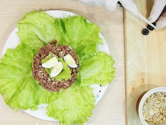 Салати з авокадо і консервованим тунцем — прості і смачні рецепти