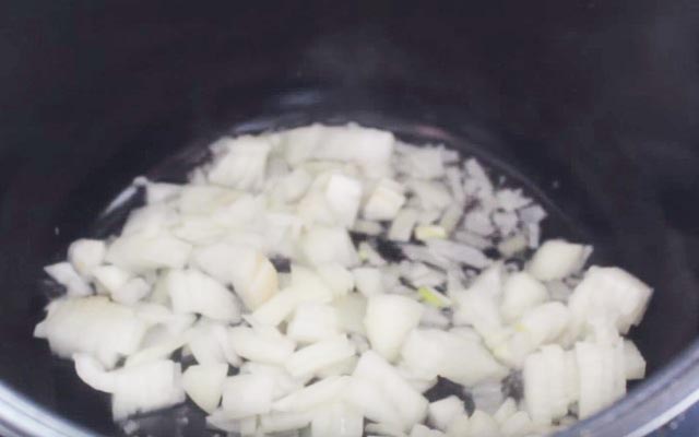 Гуляш зі свинини з підливою — 7 простих і смачних рецептів