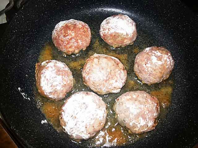 Тефтелі з підливою – 8 кращих кулінарних рецептів