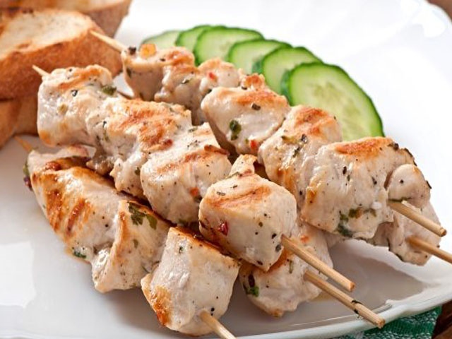 Шашлик з курки в духовці — 9 рецептів приготування на шпажках