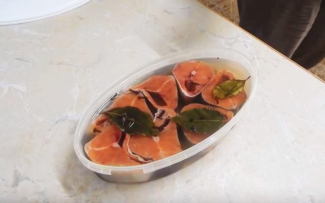 Сьомга, солона в домашніх умовах простими способами: солимо смачно і швидко